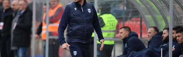 Pukla petarda, ali i bruka Nenada Lalatovića: Novi Pazar se izblamirao pred navijačima protiv OFK Beograda