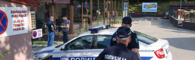 SNIMAK UBISTVA VESKOVIĆA U KAFIĆU U KUMODRAŽU: Pruža ruku napadaču, okreće se ka stolu... (VIDEO)