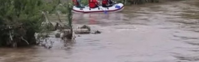 DRAMA, BALVAN PREVRNUO SKELU: U nabujalu Zapadnu Moravu upalo pet muškarca, ZA JEDNIM SE JOŠ TRAGA