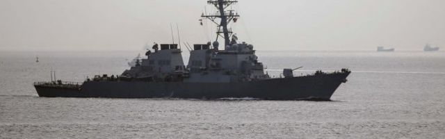 NAKON ZAVRŠENE VOJNE VEŽBE: Američki razarač napušta Crno more (FOTO)