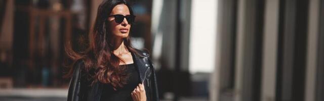 Farmerke + crni top - najomiljenija kombinacija fashionista za ovo proleće