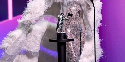 Titulu pobednika kada je autfit u pitanju na VMA- u 2020 odnosi Lady Gaga i to 7 puta!