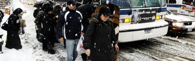 TOTALNI KARAMBOL NA AUTO-PUTU, SLUPALO SE 50 VOZILA! Ledena mećava okovala Ameriku, Čikago ovako nešto nije video!