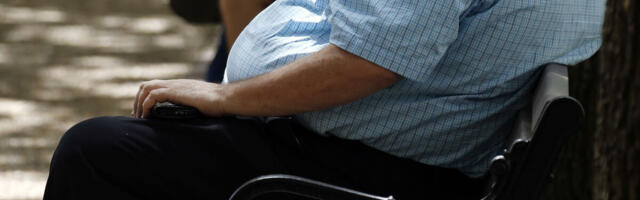 ZA STARIJE OD 40 JE POGUBNO! Srbi ovo svakodnevno rade, a nisu ni svesni koliko je opasno - RAZARA ORGANIZAM!