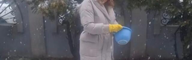 Pevačica usred Beograda obavlja poljoprivredne radove: Bilja zasukla rukave, pa iznenadila komšije