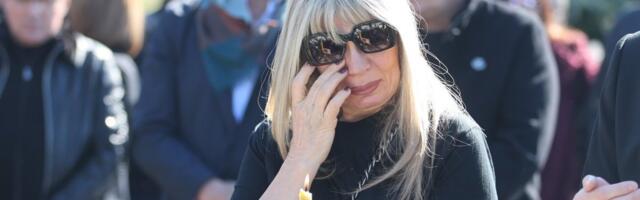 Suzana se kroz jecaje obratila prisutnima na pomenu Saše Popovića: Poručila samo jedno