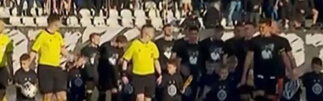 Fudbaleri Partizana emotivno odali počast Dušku Vujoševiću, pogledajte šta su uradili