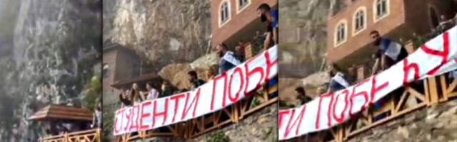Skandalozni snimci: Blokaderi oskrnavili svetinju na Kablaru - sve je podržala ova blokaderska profesorka, evo za koga ona radi (FOTO/VIEO)