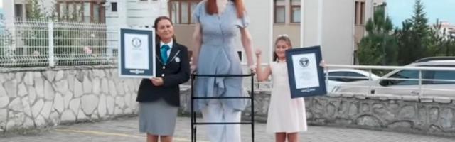 Najviša žena na svetu po drugi put u Ginisovoj knjizi (VIDEO)