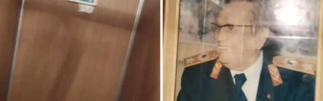 „I ja sam video Tita Maršala, legendu tu…“ Istog dana kada je predsednik Srbije posetio Niš, „osvanula“ slika Tita u jednom niškom liftu