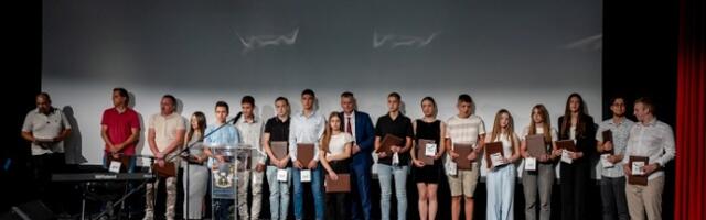 Dodelom nagrada pojedincima i organizacijama proslavljen Dan opštine Čajetina