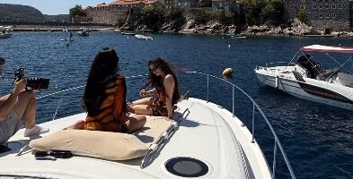 BARBARA BOBAK SE OSUŠILA, PA PRAVAC NA JAHTU: Pevačica podelila kadrove sa mora i pokazala kako se baškari (FOTO)