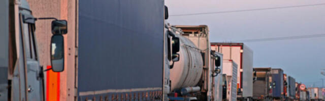 Теретњаци на Батровцима на излазу из Србије чекају шест сати