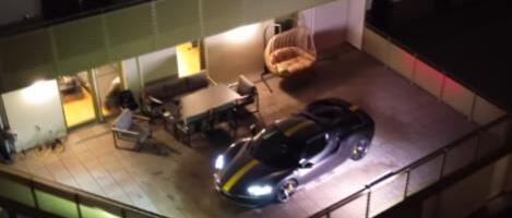 BOSANAC ŠOKIRAO KOMŠILUK U BEČU! Ferari od 400.000 evra ZAVRŠIO NA TERASI njegovog stana - razlog je BIZARAN: "Kada sam kupovao stan, rekli su: Nema problema!"