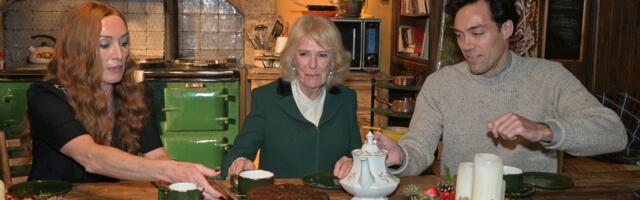 Kraljica Kamila posetila set drame "Rivali" po romanu prijateljice Džili Kuper