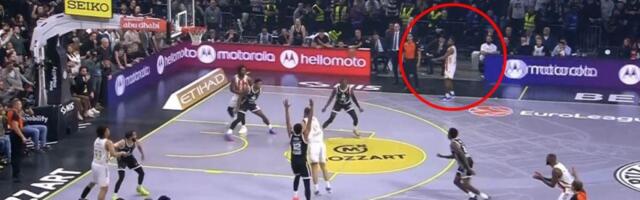 POTEZ BATLERA KOJI JE RAZBESNEO NAVIJAČE ZVEZDE! Meč se lomi, a Amerikanac uradi OVO: Neshvatljivo, poslednji napad, lopta mu ide u ruke, a on... (VIDEO)