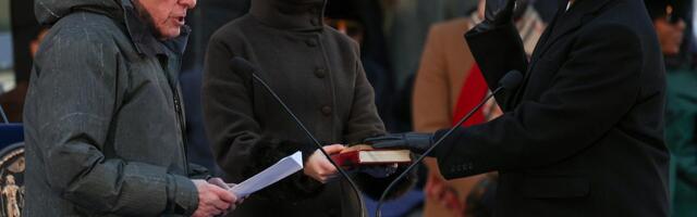 MAMDANI POLOŽIO ZAKLETVU NA KURANU! Postao prvi musliman gradonačelnik Njujorka, najavio borbu za  radnike! Ljudi skandirali: "Oporezujte bogate" (FOTO/VIDEO)