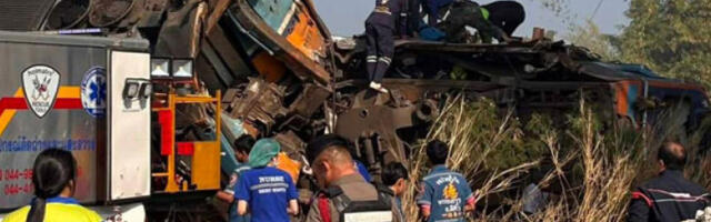 Кран се срушио на воз у покрету: најмање 29 погинулих