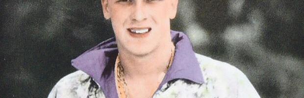 KNELE LEŽI GO U KARIRANOJ POSTELJINI... Obistinilo se obećanje jedne klinke, a sve je krenulo od ovog pitanja! Retko viđena fotografija žestokog momka '90-ih!