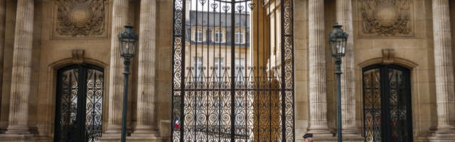 Истражитељи у Јелисејској палати: спорни уговори за „Пантеон“