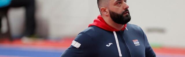 Kolašinac zapalio interner! Sam pomerio vozilo, bahatim vozačima odzvonilo (VIDEO)