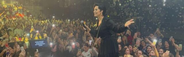 HALA SIJALA KAO ZLATNIK: Tanja Savić svojim najvećim hitom "osvetlila2 Kraljevo (FOTO)