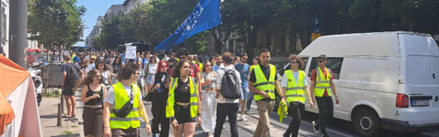 Studenti redari ponovo imaju ispisane na rukama krvnu grupu i telefone roditelja (FOTO)