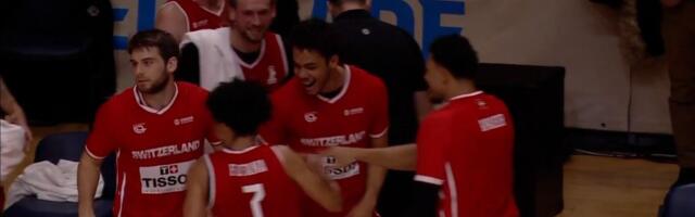 Ma da li je moguće? Švajcarci pogodili trojku sa pola terena uz zvuk sirene