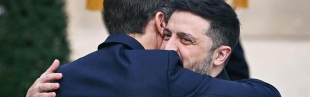 Ponovo se sastali Makron i Zelenski: Svima za oko zapao jedan neobičan detalj u njihovom odnosu (FOTO)