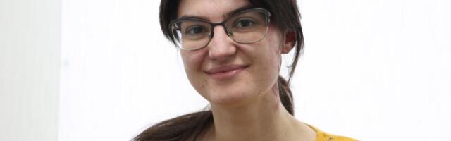 "Stole me je hrabrio, ali nije izdržao, umro je u Beogradu" Učiteljica koja je preživela pakao u diskoteci u Kočanima: "Đaci su me u početku čudno gledali..."