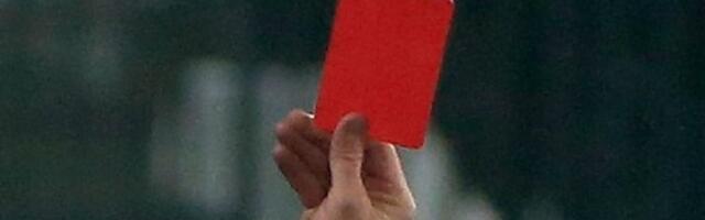 Ovo do sada nije viđeno: Fudbaler isključen pre meča, a razlog je bizaran (VIDEO)