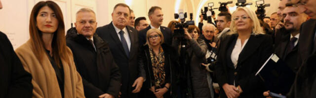 Цвијановић: На пријему поводом Божића послате поруке мира и сарадње