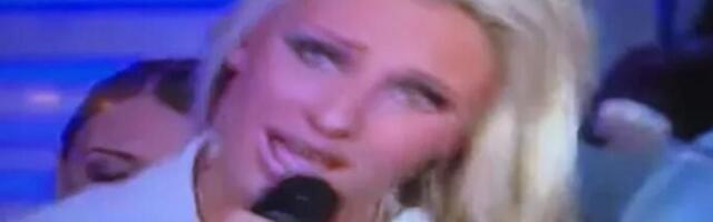 NEKAD BILA IZBLAJHANA PLAVUŠA KOJA JE OD STIDA PREKRIVALA LICE, A DANAS JE BOMBA! Provaljujete li ko je na slici?