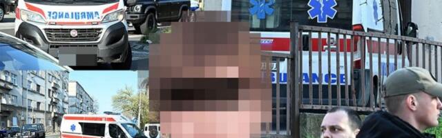 OVAKO JE DEČAK UBICA ZA TRI MINUTA SPROVEDEN IZ KLINIKE U SPECIJALNI SUD! Ambulantna kola ušla u zgradu u pratnji policije (FOTO)