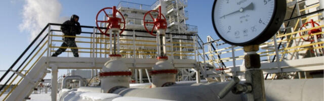 Производња нафте у Русији је у априлу пала за 460.000 барела дневно