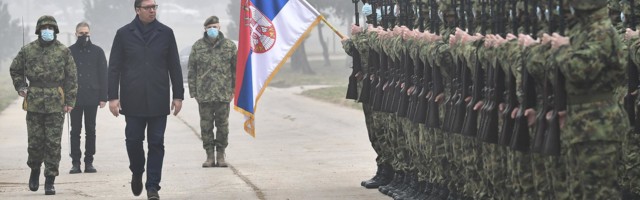 Vučić u Nišu: Zahvalan svima koji ulažu  u vojsku