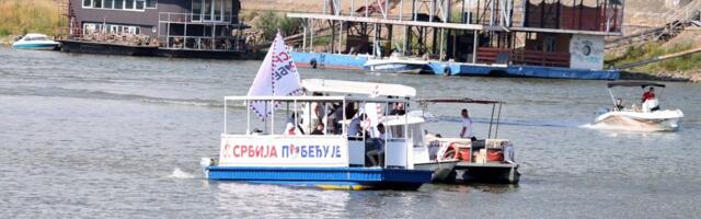 Veličanstveni prizori na Dunavu - građani poslali jasnu poruku iz Novog Sada: Srbija pobeđuje (FOTO)