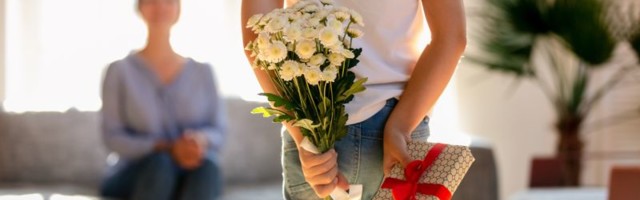 'Mojoj baki su deca brala vesnike proleća i crtala vesele čestitke': Snažna poruka učiteljice o 8. martu