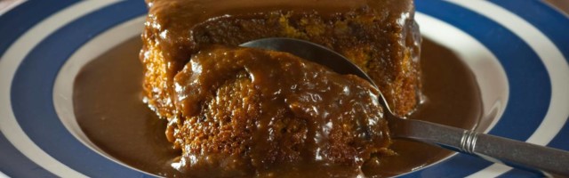 Slatka torta sa urmama, a bez šećera i belog brašna - uživaćete u svakom zalogaju