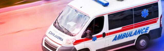 Saobraćajka na Voždovcu! U sudaru autobusa na liniji 25 i putničkog automobila povređene dve osobe