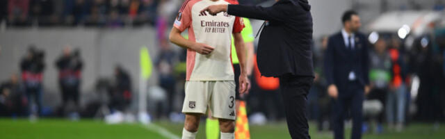 RASKOL U LIONU: Nemanja Matić demonstrativno napustio teren -  ODBIO da se rukuje sa trenerom!