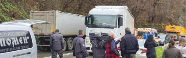 IZ AUTOMOBILA PRE TRAGEDIJE POZIVANE SLUŽBE ZA POMOĆ Detalji nesreće kod Čačka lede krv u žilama