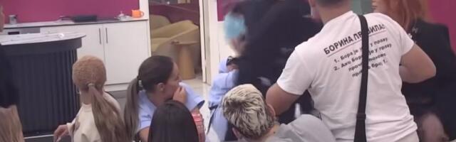 "OVO JE BRUTALNO NASILJE NAD ŽENOM" Nakon tuče sa Asminom, Ahmićkin advokat hitno stigao u Šimanovce: Aneli traži pomoć, želi da napusti objekat