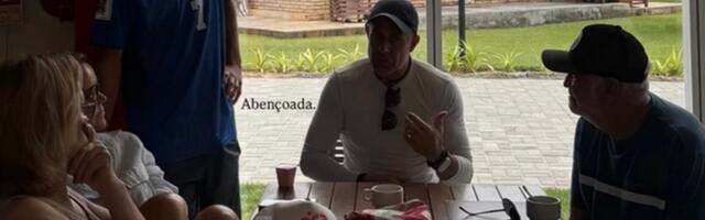 Fotografija koja obilazi Evropu: Sin selektora Albanije u dresu Srbije!