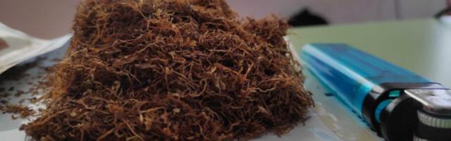 Velika zaplena na niškoj pijaci – policija oduzela preko 236 kilograma duvana i više od 6.300 paklica cigareta