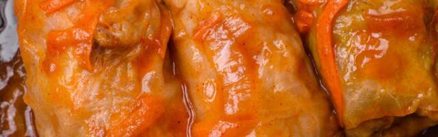 Majstorski recept za sarmu punu oraha i povrća: Starinsko jelo koje će obogatiti trpezu, nećete znati kad je dosta