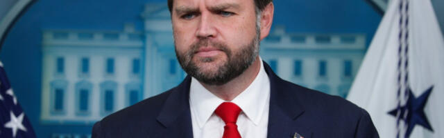 Потпредседник САД: Заситио сам се политике као и већина Американаца