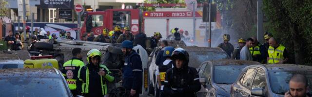 Tel Aviv u plamenu, ima povređenih u napadu Irana: Dramatični prizori spaljenih vozila i urušenih zgrada