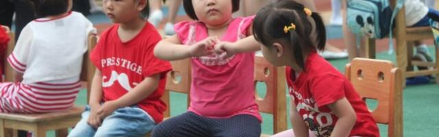 SESTRA UZELA BRATA ZA TAOCA, PLAKAO ZA SVE PARE! Urnebesan snimak zapalio mreže, a onda su svi POBESNELI na majku zbog jedne stvari (VIDEO)