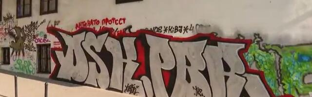 Manakova kuća, jedna od najstarijih u Beogradu, išarana grafitima